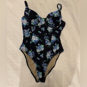 WEWOREWHAT Floral One-Piece Swimsuit